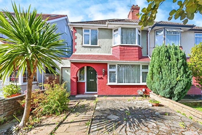 3 Bedroom Semi-detached House For Sale In Perivale Gardens, Watford, WD25
