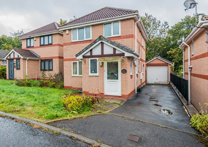 3 Bedroom Detached House For Sale In Drovers Way, Bradford, BD2