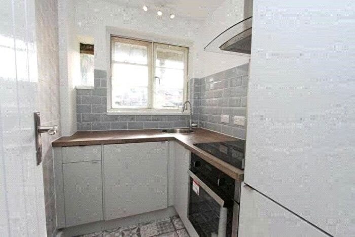 2 Bedroom Flat For Sale In Anglesea Road, Southampton, Hampshire, SO15