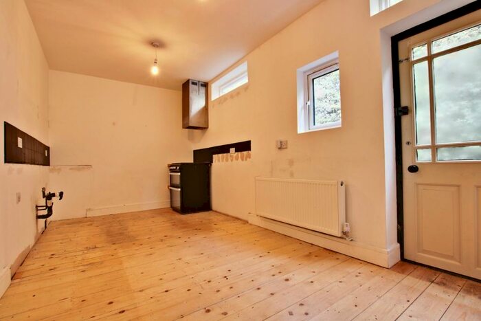 1 Bedroom Flat To Rent In Annex Flat, Copers Cope Road, Beckenham, BR3