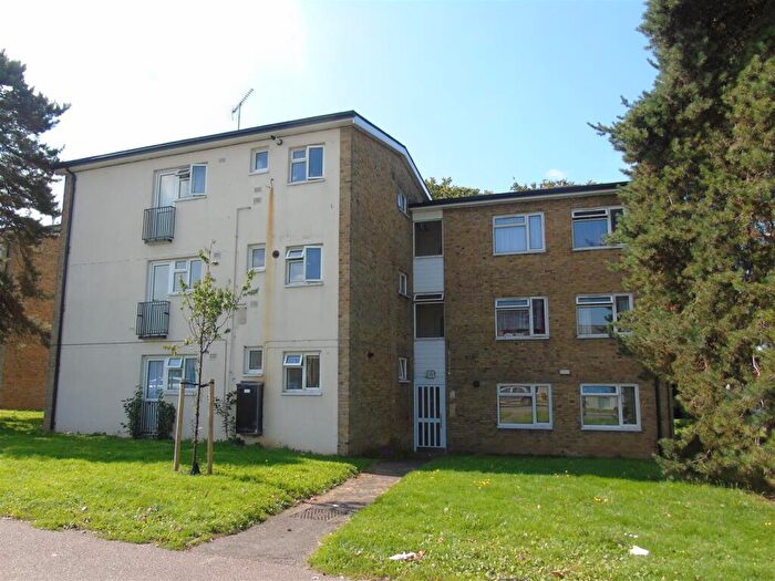 3 Bedroom Flat To Rent In Grove Mead, Hatfield, AL10