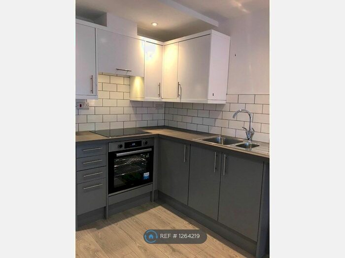 2 Bedroom Flat To Rent In Portswood Road, Southampton, SO17