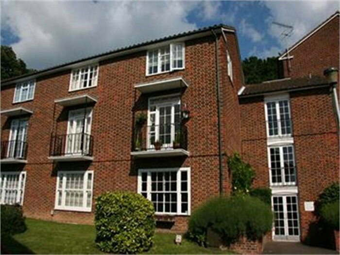 2 Bedroom Maisonette To Rent In Park Close, Hatfield, AL9