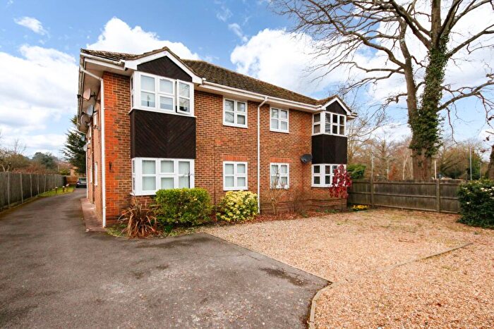 1 Bedroom Apartment To Rent In Fairway Court, Bracknell, RG42