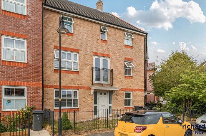 6 Bedroom Terraced House For Sale In Marbeck Close, Redhouse, Swindon, SN25