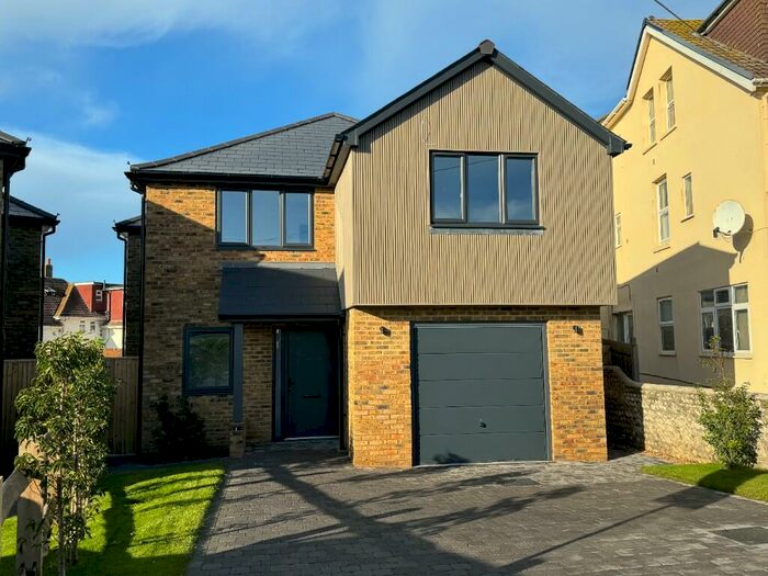 4 Bedroom Detached House To Rent In Albany Road, Seaford, East Sussex, BN25