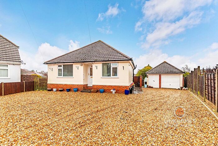 2 Bedroom Bungalow For Sale In Carters Avenue, Poole, BH15