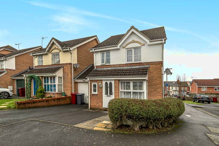 3 Bedroom Link Detached House To Rent In West Reading, Berkshire, RG30