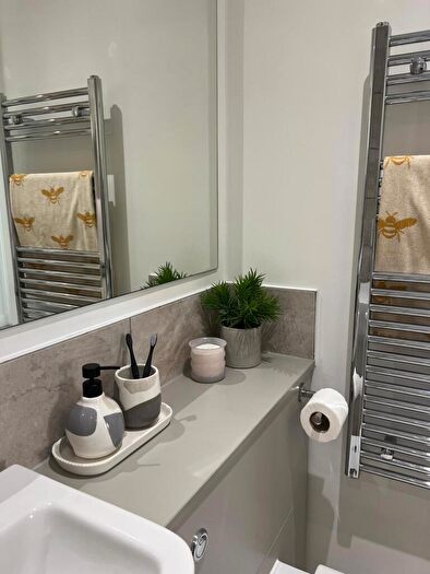 2 Bedroom Flat To Rent In Oxbow, Stephenson House, M5