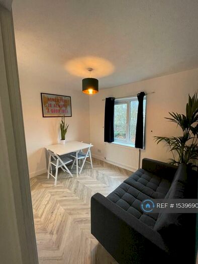 1 Bedroom Flat To Rent In Waterman Way, London, E1W