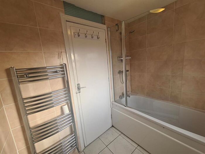 3 Bedroom Semi Detached House To Rent In Hugh Road, Smethwick, B67