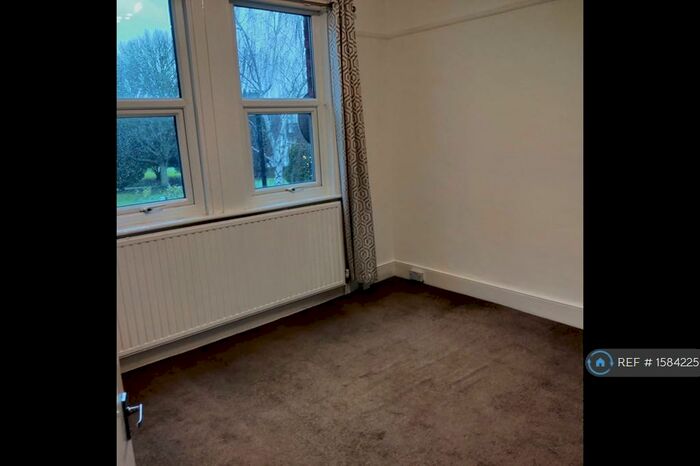 1 Bedroom Flat To Rent In St. Marys Road, Southend-On-Sea, SS2