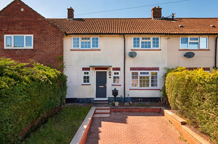 3 Bedroom Semi-Detached House For Sale In Middle Close, Newbury, RG14
