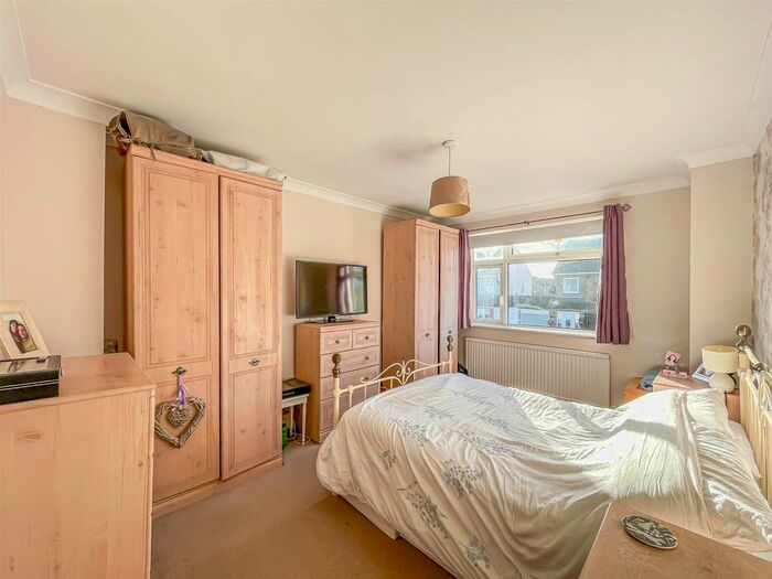 4 Bedroom Semi-Detached House For Sale In Bramfield Road West, Rayleigh, SS6