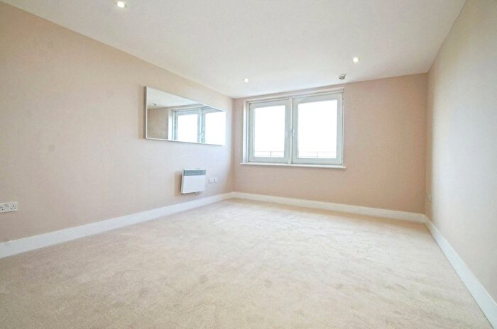 1 Bedroom Flat For Sale In Jones Point House, Ferry Court, Cardiff, CF11
