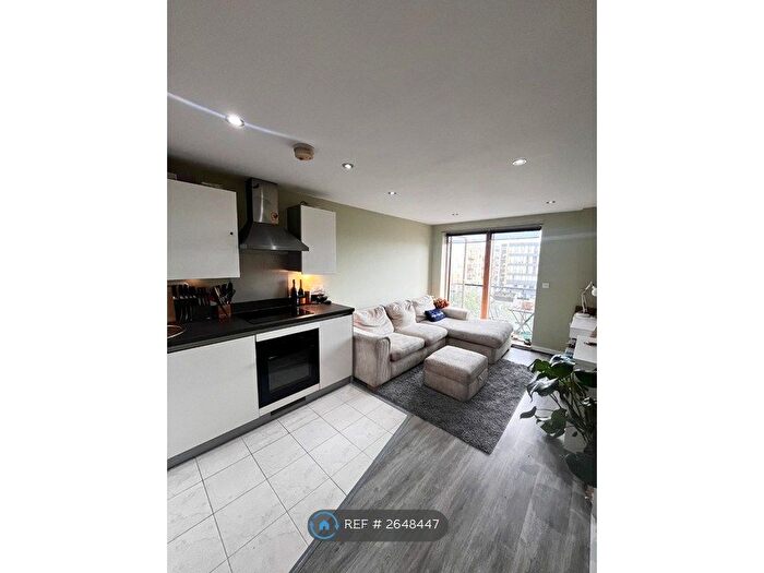 1 Bedroom Flat To Rent In Reed House, London, SW19