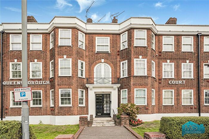 2 Bedroom Apartment For Sale In North Circular Road, London, N3