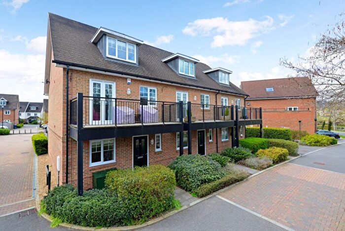 4 Bedroom House To Rent In Alderbank Drive, Godalming, GU7
