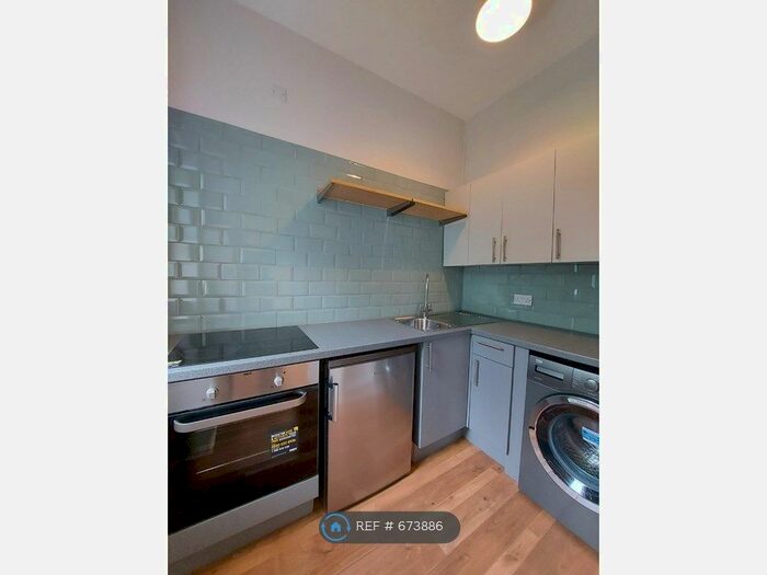 2 Bedroom Flat To Rent In Dorchester Avenue, Glasgow, G12