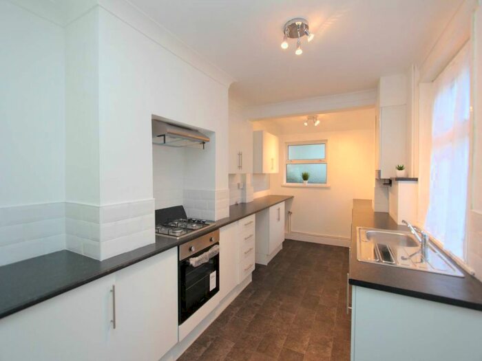 3 Bedroom Property To Rent In Queen Street, Barry, Vale Of Glamorgan, CF62