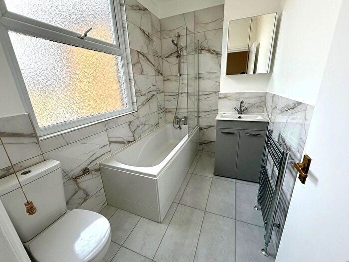 1 Bedroom Flat To Rent In High Street Colliers Wood, Colliers Wood, London, SW19