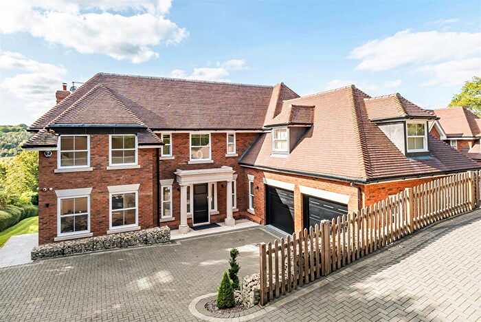 7 Bedroom Detached House For Sale In Walpole Avenue, Chipstead, Surrey, CR5