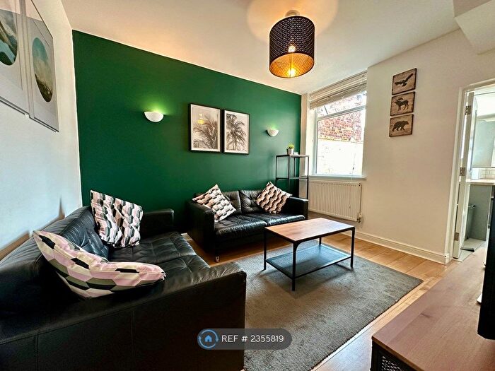 4 Bedroom Terraced House To Rent In Oxford Street, Middlesbrough, TS1