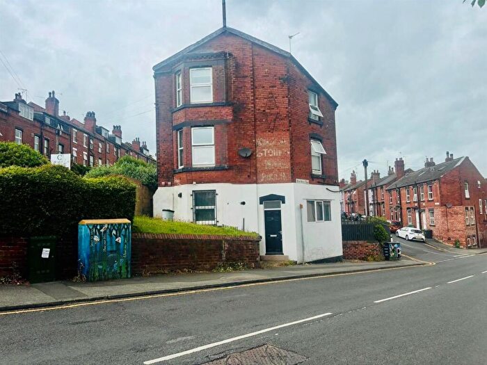 1 Bedroom Flat To Rent In Highbury Road, Meanwood, Leeds, West Yorkshire, LS6