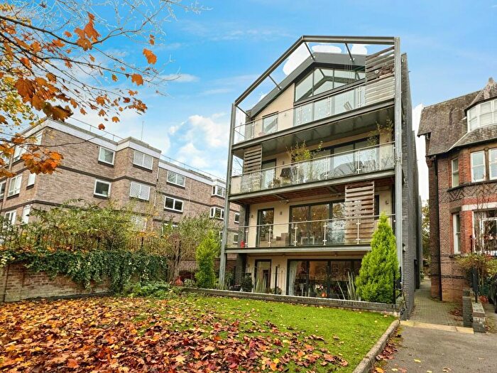 2 Bedroom Flat To Rent In Wilmslow Road, Didsbury, Manchester, M20