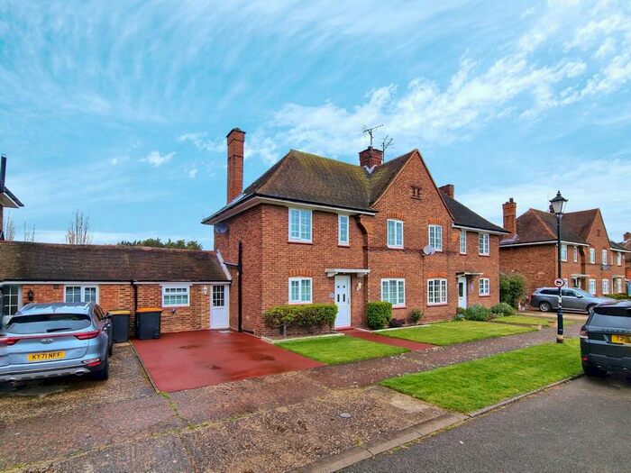 4 Bedroom Semi-Detached House For Sale In Churchill Close, Stewartby, Bedfordshire, MK43