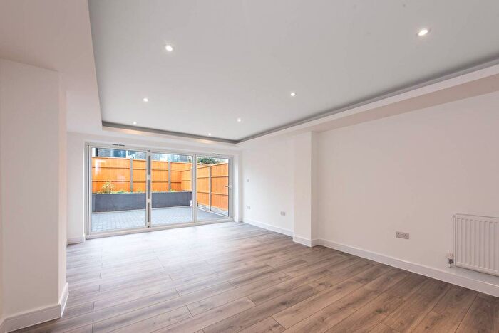 3 Bedroom Semi-Detached House To Rent In Victoria Road, East Barnet, EN4