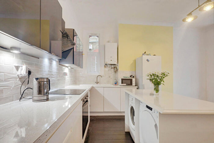 1 Bedroom Apartment For Sale In St. Vincents Road, Westcliff-on-sea, SS0