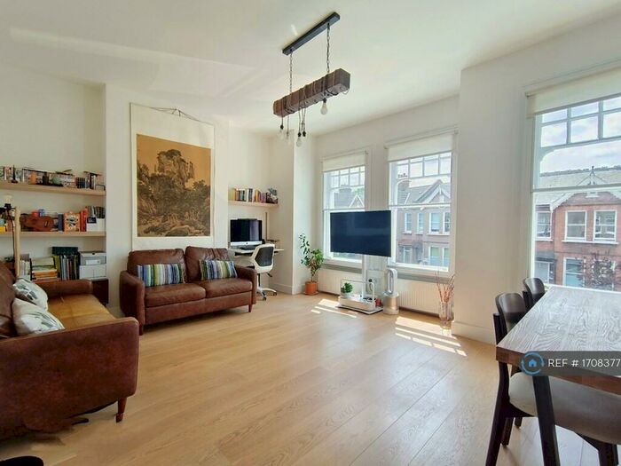 3 Bedroom Flat To Rent In Croxted Road, London, SE24