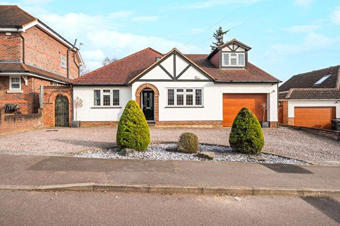 4 Bedroom Detached House For Sale In Pipers Avenue, Harpenden, AL5
