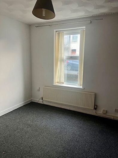 1 Bedroom Flat To Rent In Waun Road, Swansea, SA6