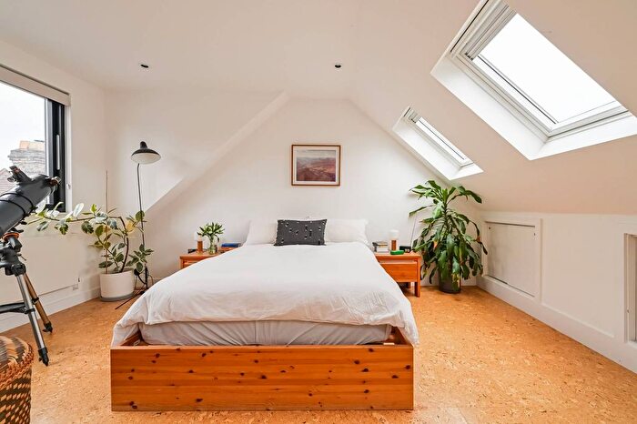 3 Bedroom Flat For Sale In Hibbert Road, Walthamstow, London, E17