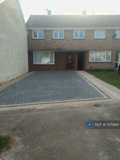 3 Bedroom Semi-Detached House To Rent In Caernarvon Crescent, Bletchley, Milton Keynes, MK3