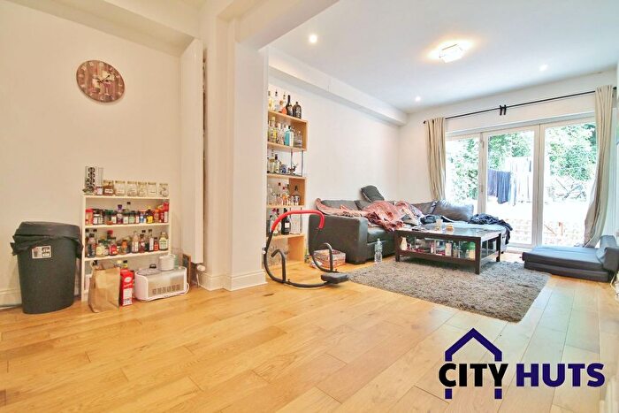 3 Bedroom Flat To Rent In Burghley Road, London, NW5