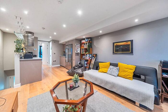 2 Bedroom Flat For Sale In Clifton Walk, Hammersmith, London, W6