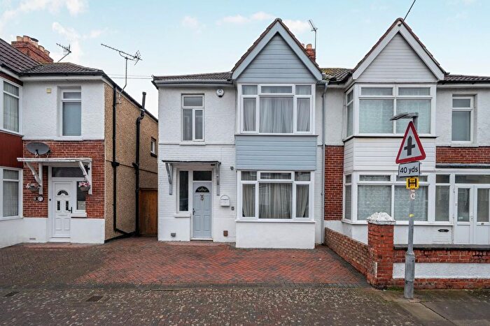 3 Bedroom Semi-Detached House For Sale In Mayfield Road, Portsmouth, PO2