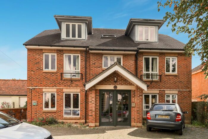 2 Bedroom Flat To Rent In Osler Road, Headington, Oxford, OX3