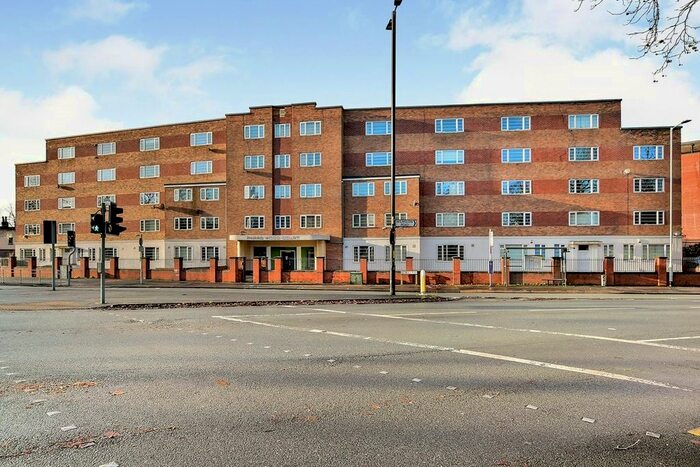 2 Bedroom Flat To Rent In Wilmslow Road, Didsbury, Manchester, M20