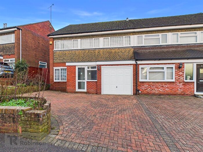 4 Bedroom Semi Detached House To Rent In Greenacres, Crawley, RH10