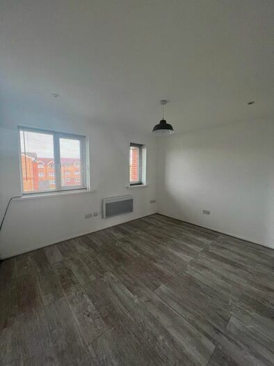 1 Bedroom Flat To Rent In Express Drive, Ilford, IG3