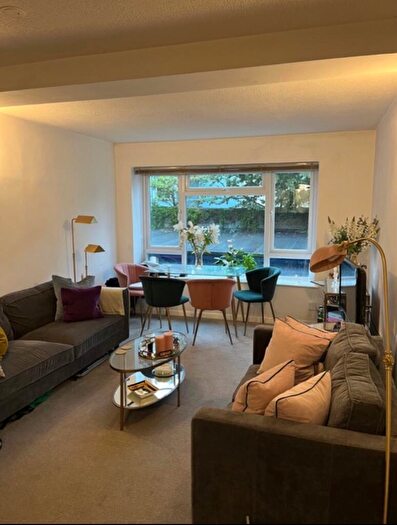 1 Bedroom Flat To Rent In Downfield Road, Bristol, BS8