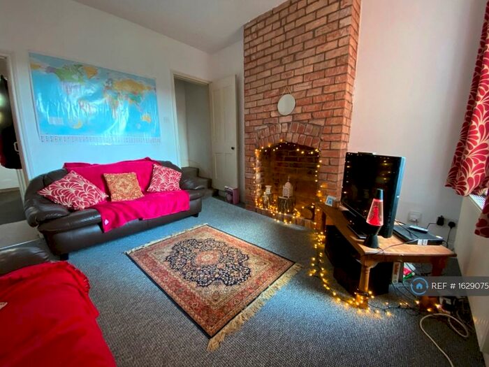 4 Bedroom Terraced House To Rent In Clarendon Park Road, Leicester, LE2