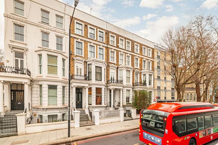 2 Bedroom Flat To Rent In Earls Court Road, Earls Court, W8