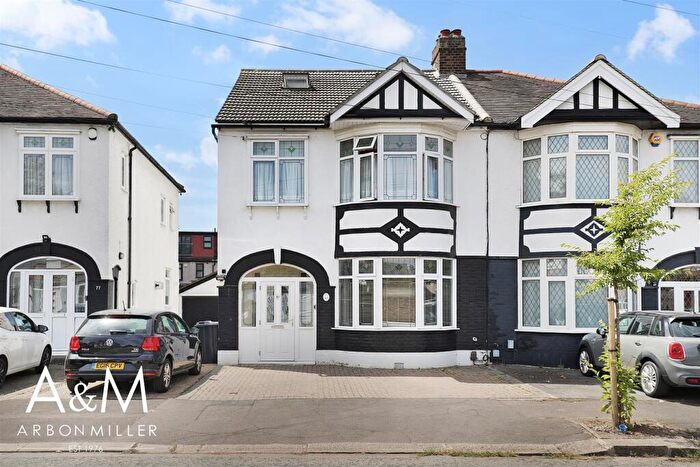 4 Bedroom Semi Detached House To Rent In Rosedene Gardens, Gants Hill, IG2