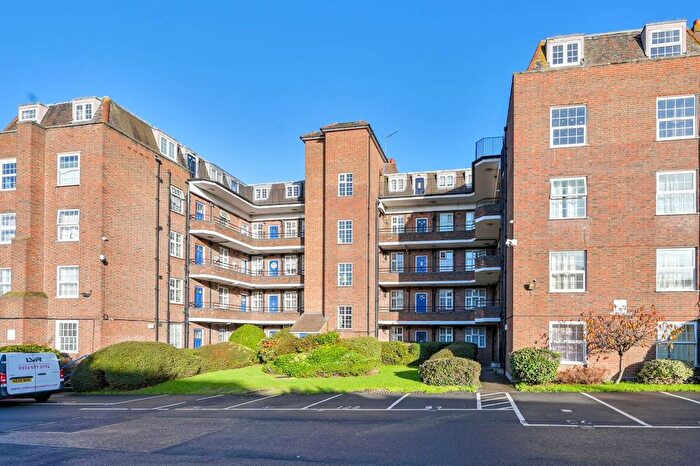 2 Bedroom Flat For Sale In Wellington House, Ealing, London, W5