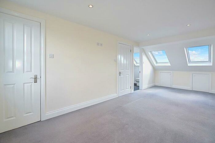 2 Bedroom Flat To Rent In Kings Road, Kingston Upon Thames, KT2